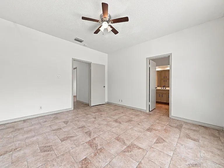 2207 Lancaster Gate Cv — Photo 6