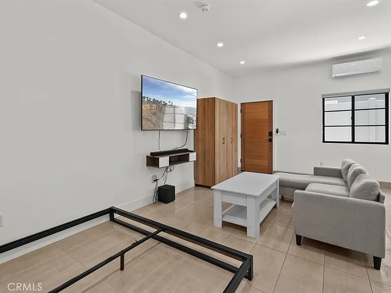 5748 Vesper Ave — Photo 29