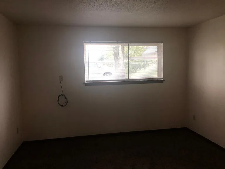 710 Claudell Ln — Photo 6