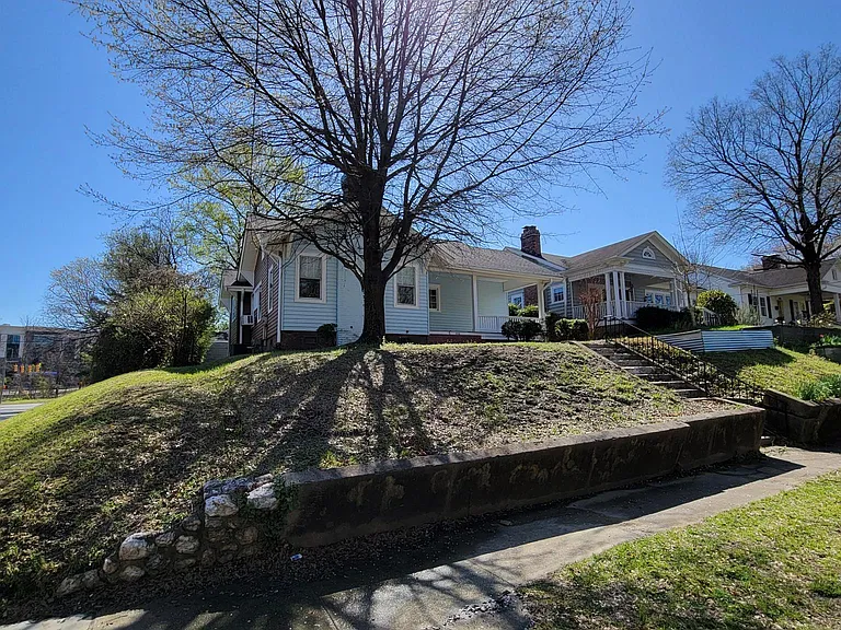606 N Mendenhall St — Photo 1