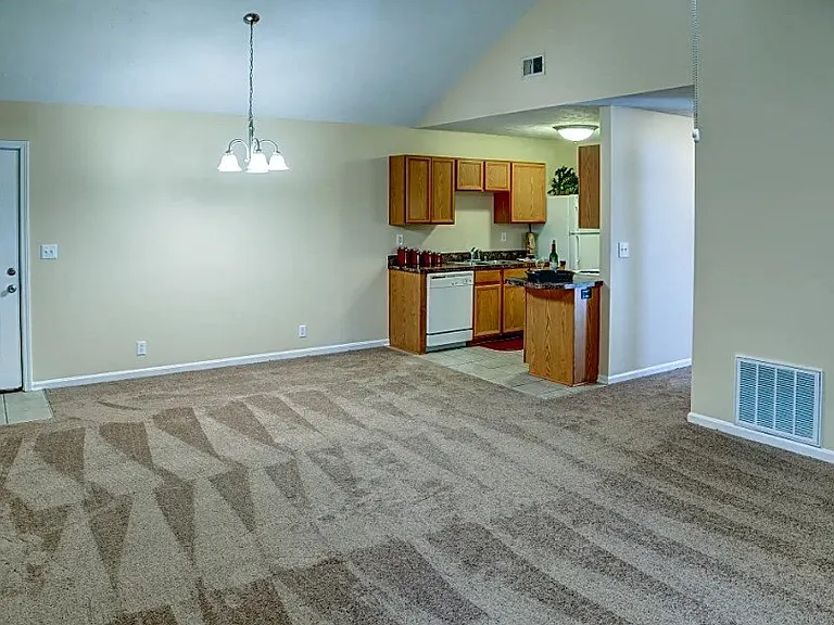 Shelbyville Place — Photo 11