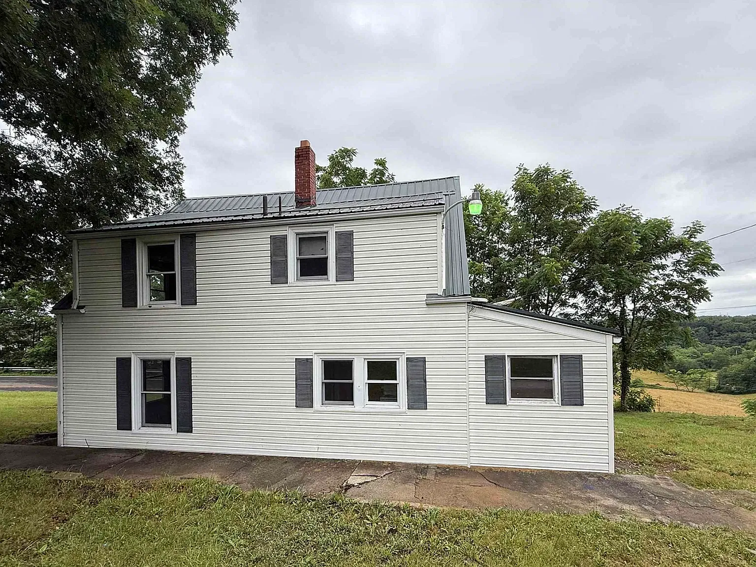 3 bed, 1724 sqft, $2,250 — Photo 2