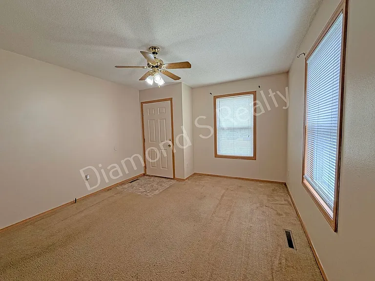 1446 / 1448 W Rainey Duplex — Photo 5