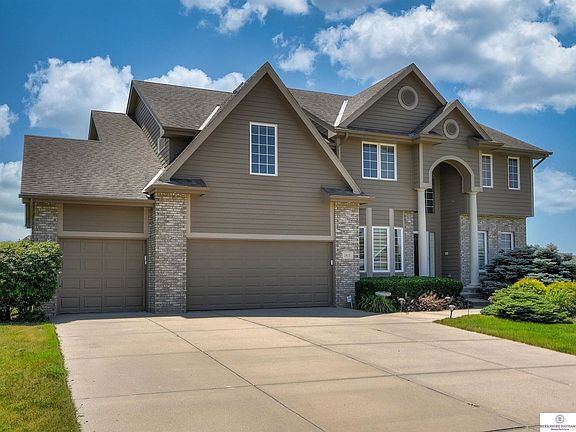 3rd image of 1401 Clearwater Cir