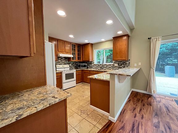 3rd image of 11412 NE 38th Ct
