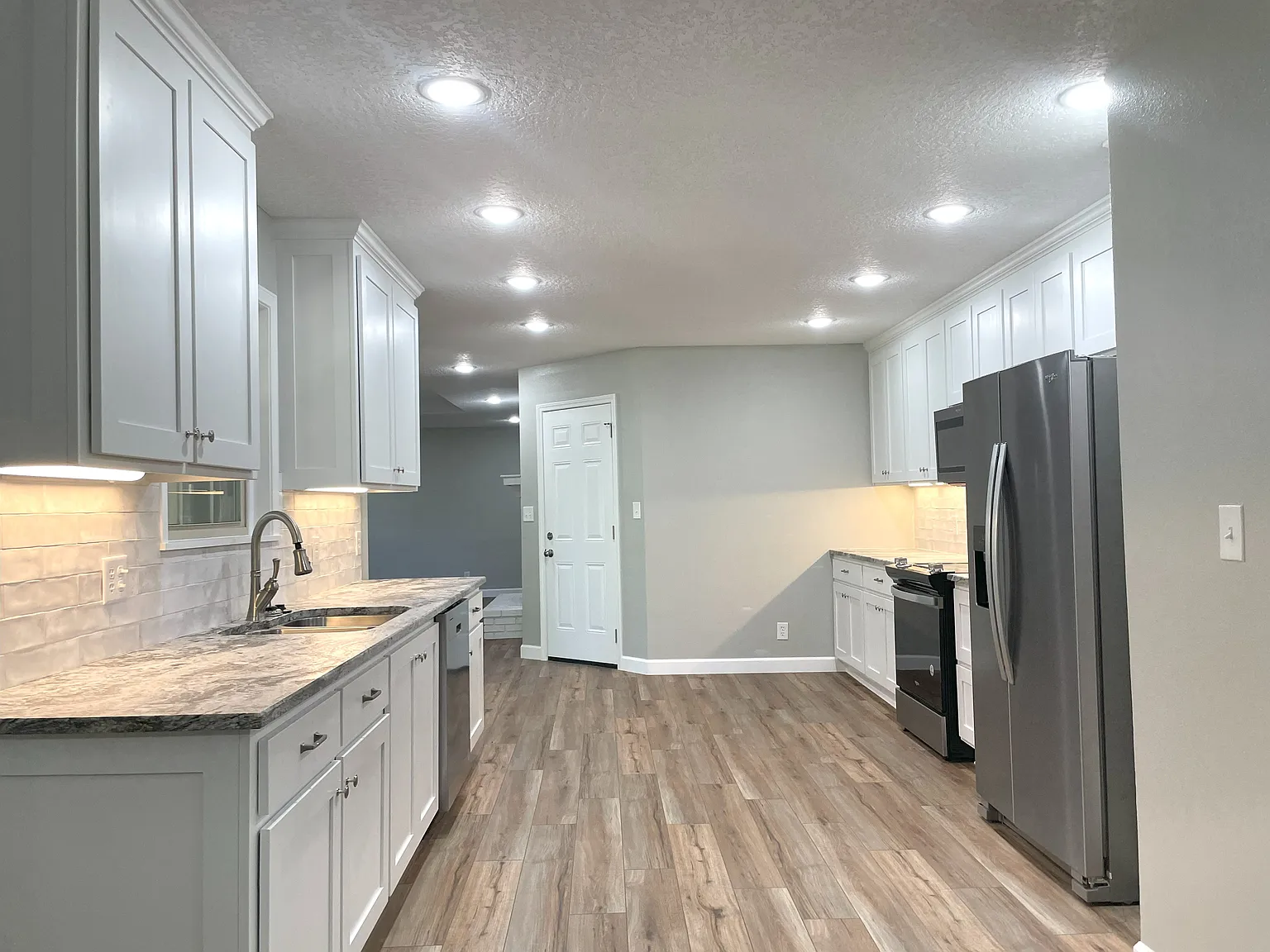 4 bed, 2222 sqft, $1,925 — Photo 2