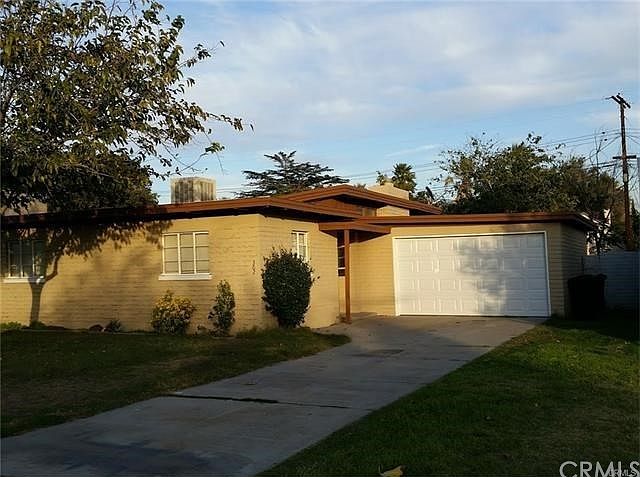 1st image of 3025 N Mayfield Ave