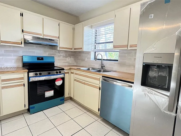 2820 SW 25th St #2820 — Photo 6