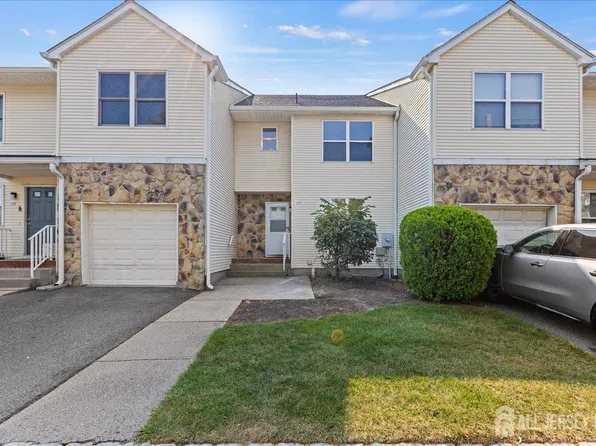 132 Keswick Dr, Piscataway, NJ 08854