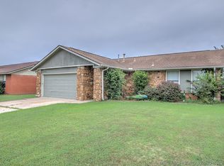 17651 S Santa Fe Pl, Mounds, OK 74047