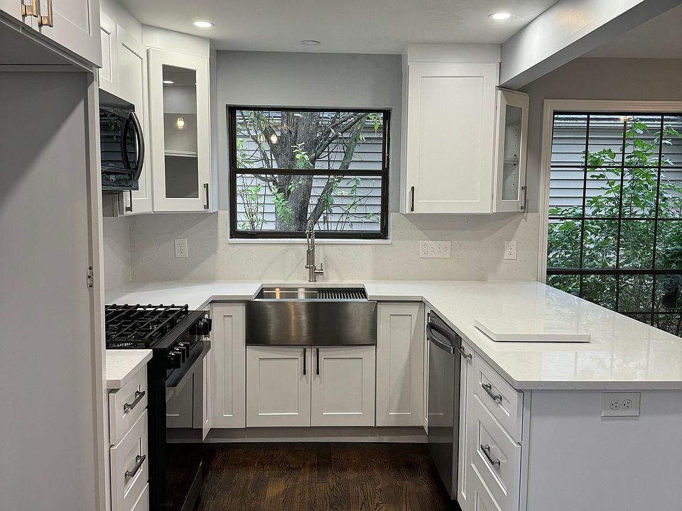 1st image of 16 Stevens Place #16