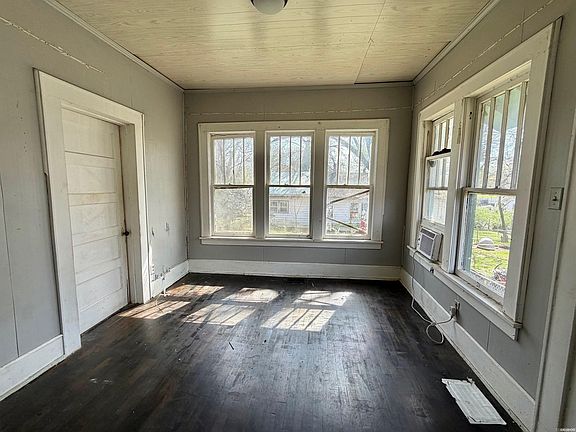 5th image of 251 Garland Ave