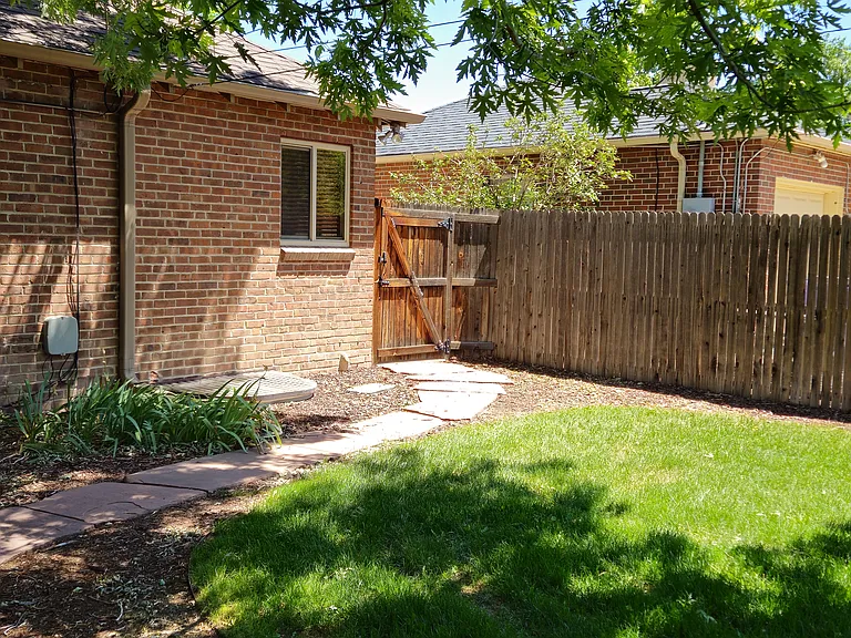 2415 Olive St — Photo 47