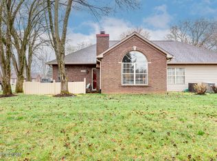 3220 Graystone Manor Pkwy, Louisville, KY 40241