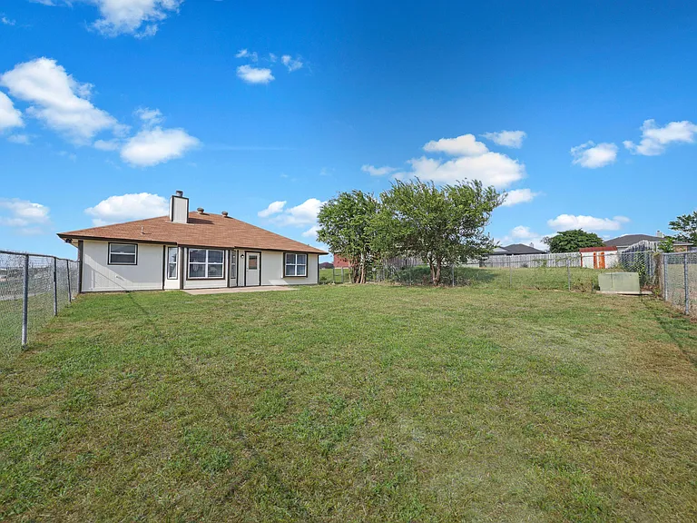 2502 Eastwood Dr — Photo 18