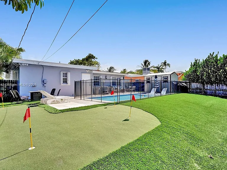 1305 Funston St — Photo 3