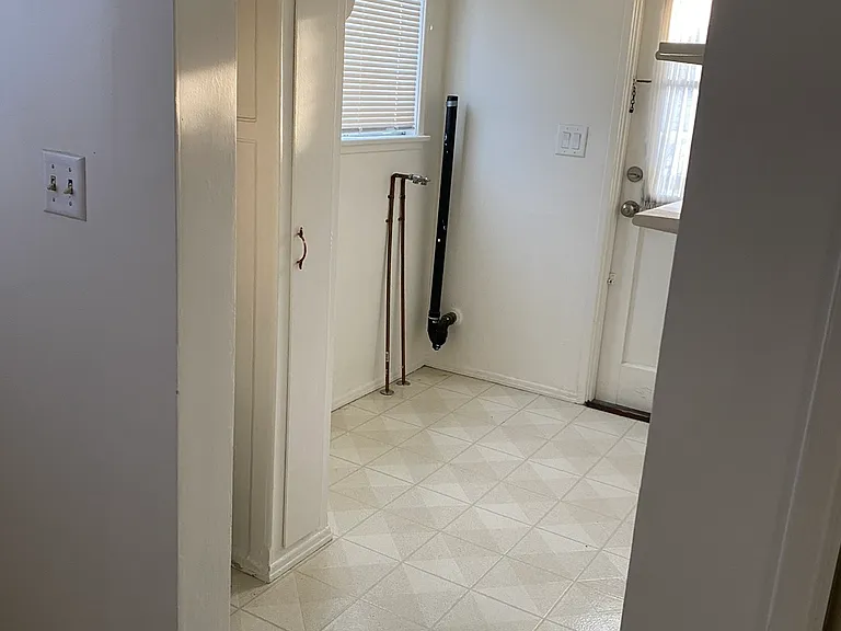 2347 Josie Ave — Photo 5