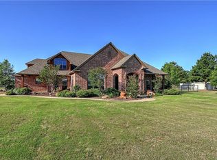 9225 Vail Eton Dr, Pilot Point, TX 76258