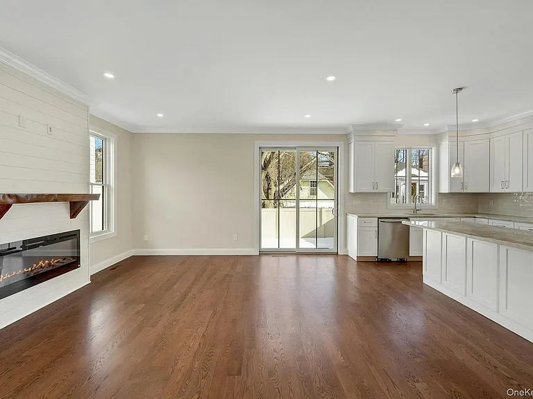 44 Rogers St #A — Photo 9
