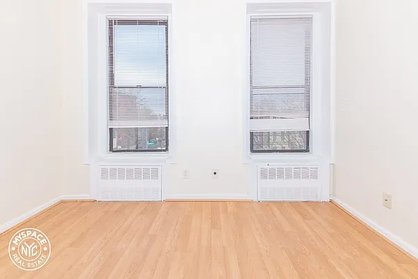 Rented by MySpaceNYC | media 8