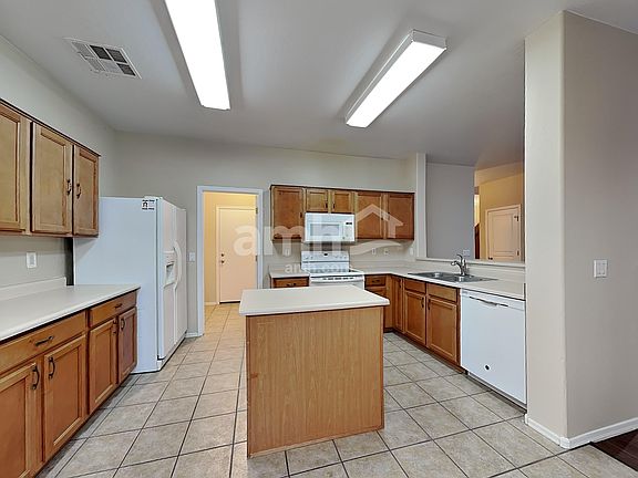 3rd image of 420 E Palomino Way