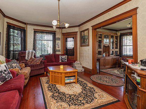 3rd image of 2015 Percival St