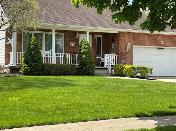 43 Garnet Dr, Cheektowaga, NY 14227