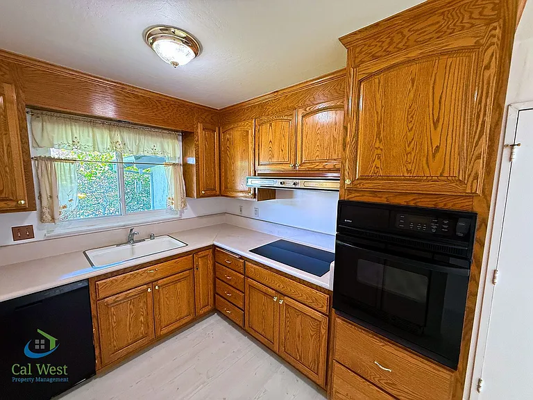3174 Colfax Ct — Photo 9