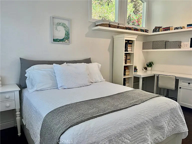 499 Nyes Pl — Photo 37
