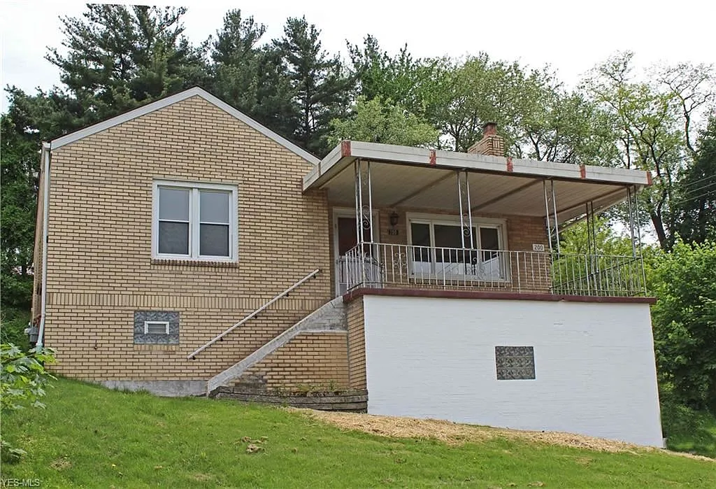 200 Hillcrest Rd photo 1