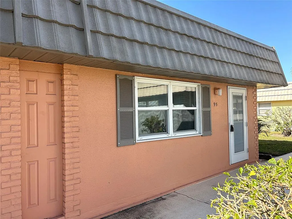 1 bed, 1.5 bath, 800 sqft, $1,395 — Photo 3