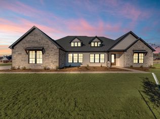 1075 Julian Dr, Van Alstyne, TX 75495