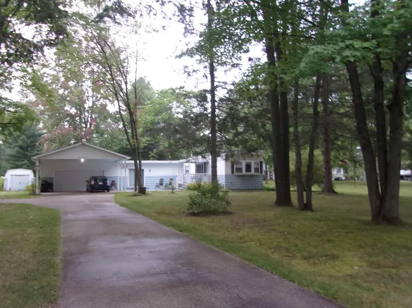 2290 Edgewood Dr, Farwell, MI 48622