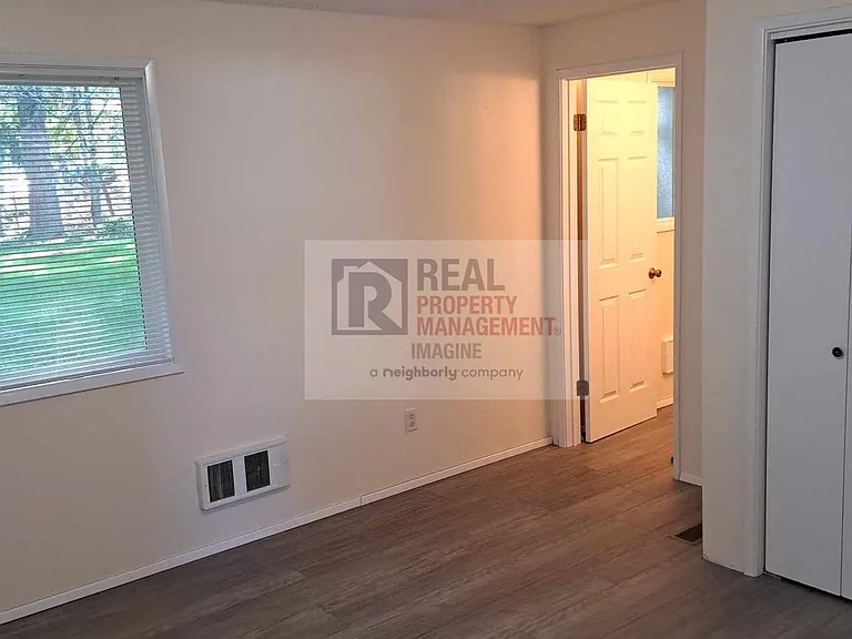 3605 Landau Ave NE — Photo 20