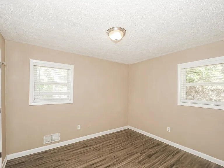 303 Mercer Dr — Photo 12