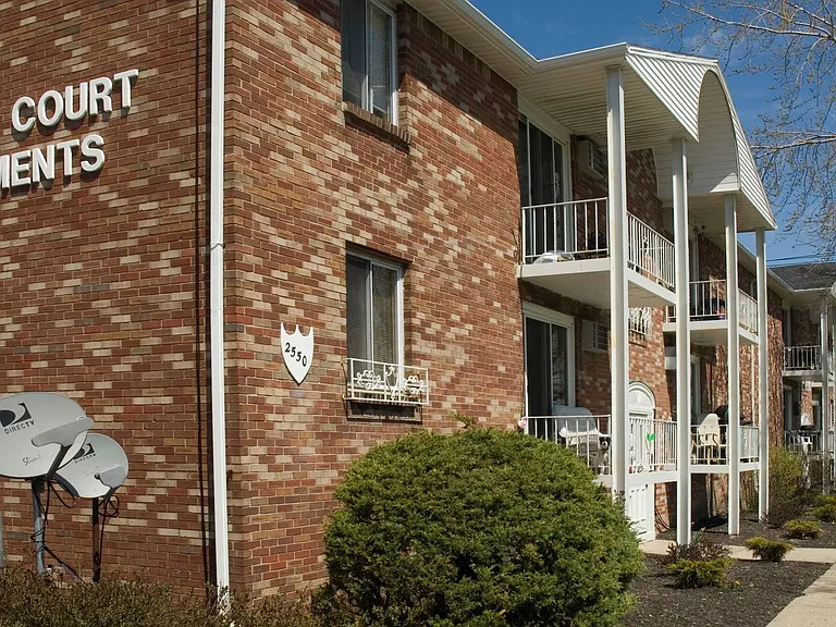 Lancer Court Apartments — Photo 11