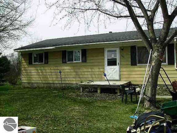 2nd image of 594 E Holiday Dr
