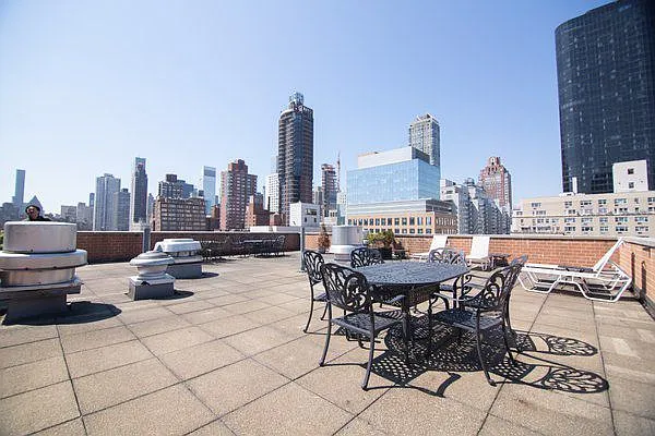 Sold by Level Group | media 23