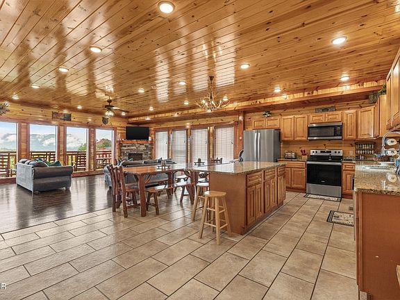 3rd image of 3336 Lonesome Pine Way