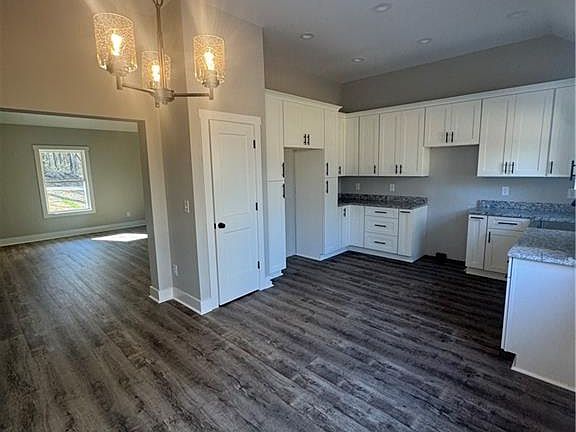 5th image of 656 Highland Ave