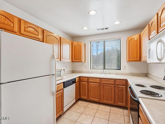 5th image of 8746 W LISBON Lane W