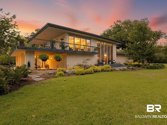 2nd image of 809 Bernard Cir