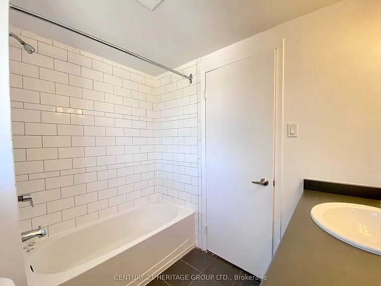 170 Grove St E #403 — Photo 4