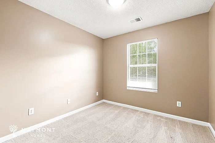 4203 Legacy Sq — Photo 7