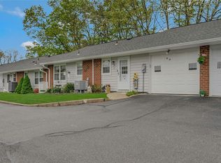 29 Trent Ct UNIT B, Ridge, NY 11961