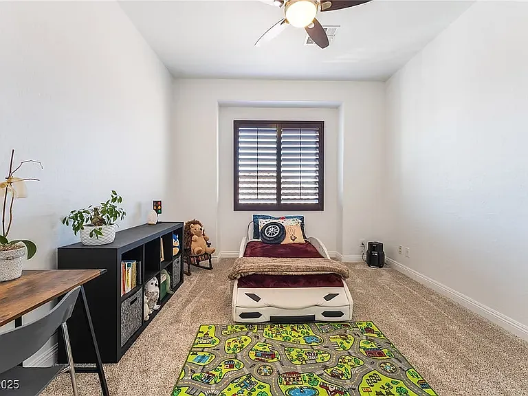 Upstairs Bedroom #2 - queen bed
