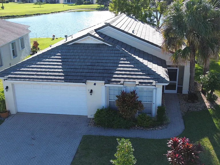 532 SW Indian Key Dr — Photo 1