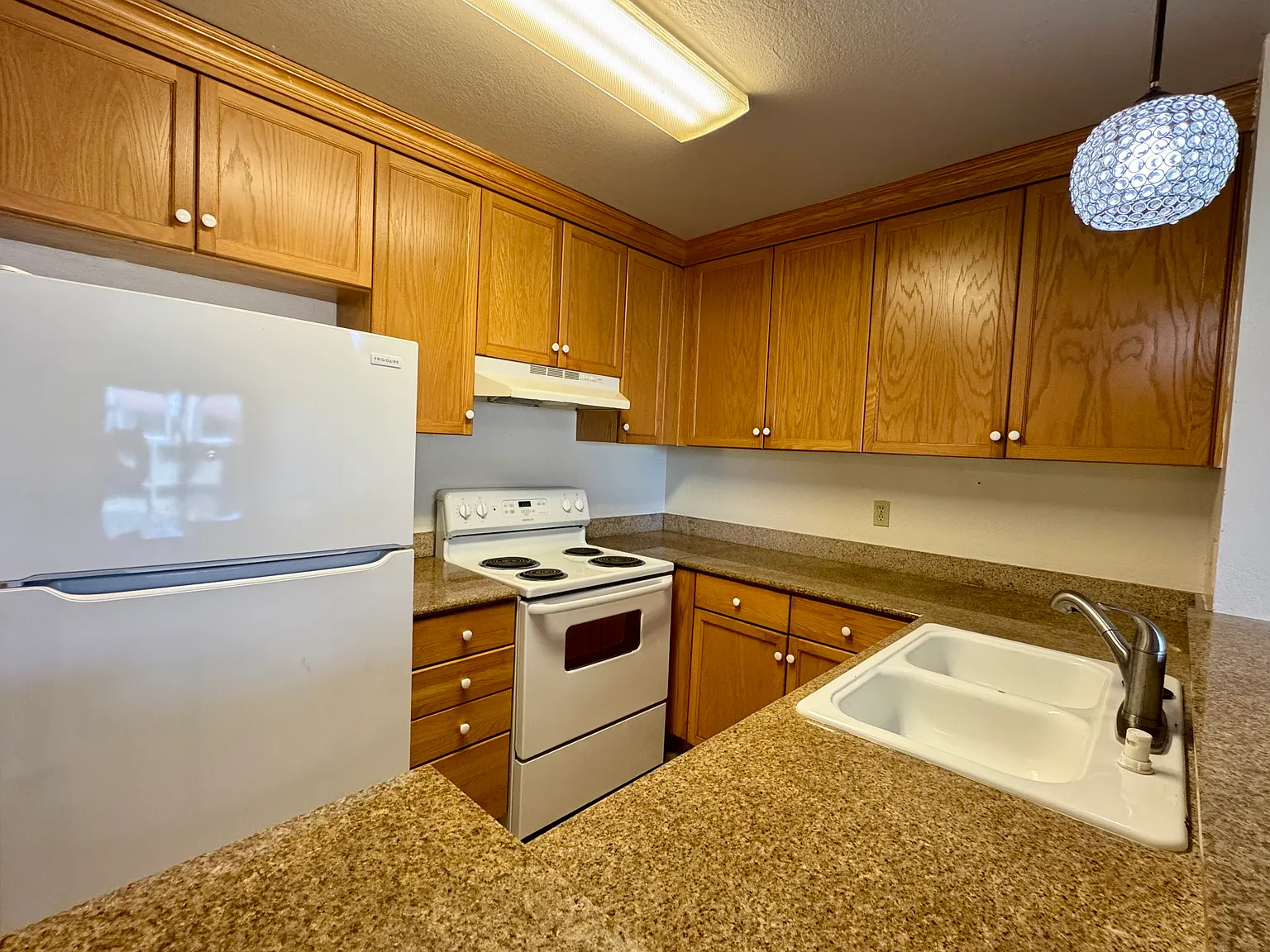 2 bed, 856 sqft, $1,800 — Photo 2
