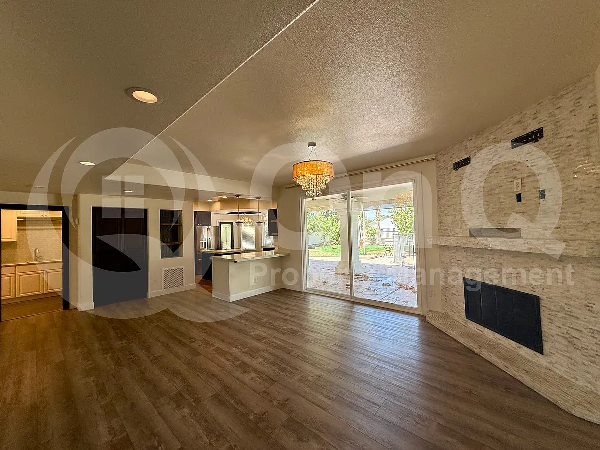 5 bed, 4.0 bath, 3504 sqft, $5,200 — Photo 4