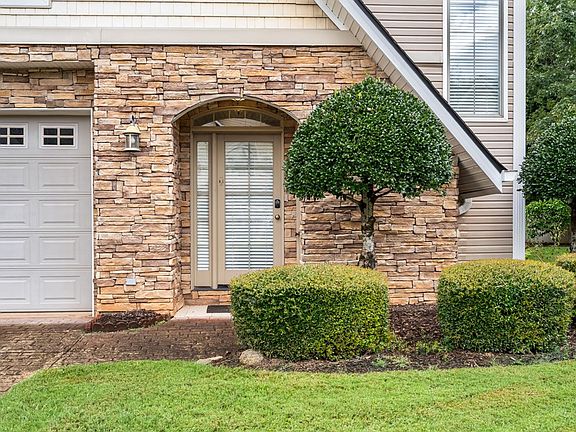 5th image of 416D Oakmont Dr